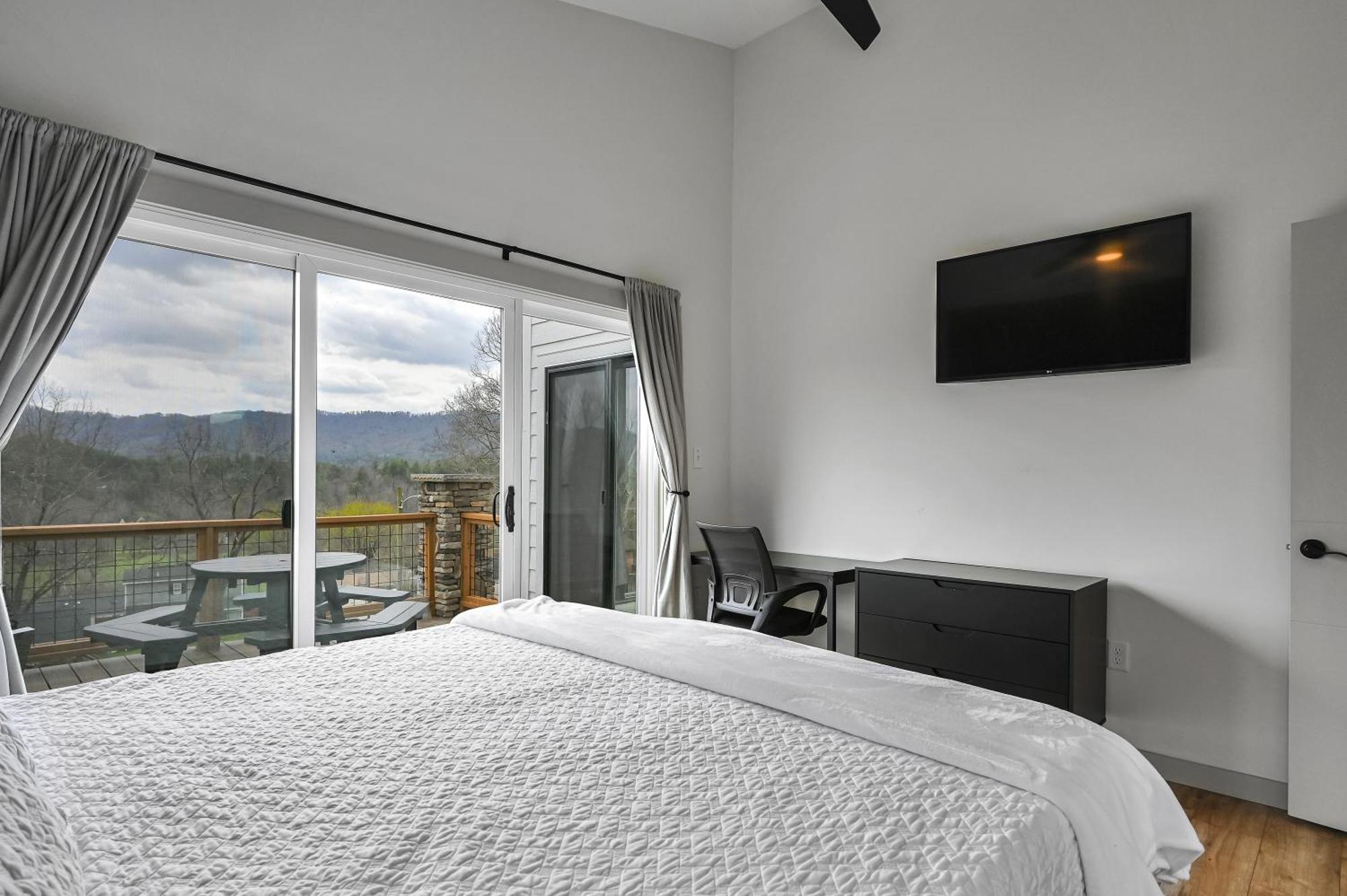 Mon Tresor, Modern Mountain Views With Deck Villa Weaverville Buitenkant foto